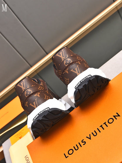 LU  Sneakers 46