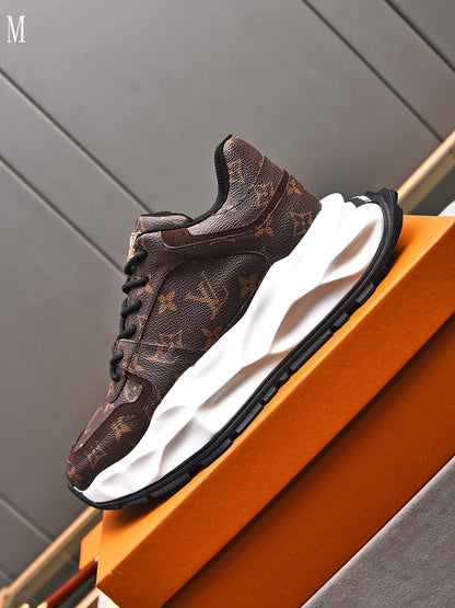 LU  Sneakers 46
