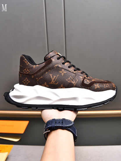 LU  Sneakers 46