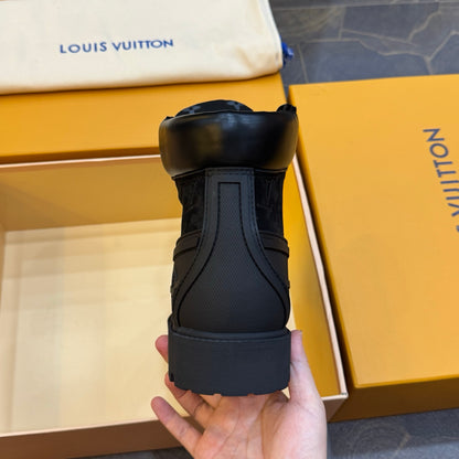 LU Boots 46
