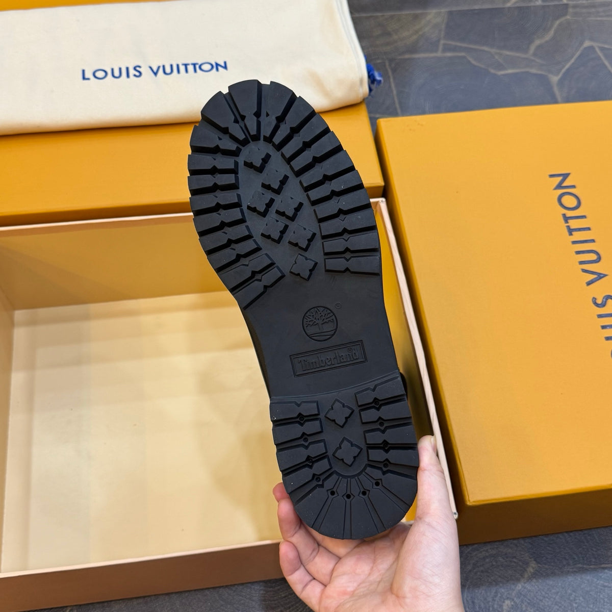 LU Boots 46