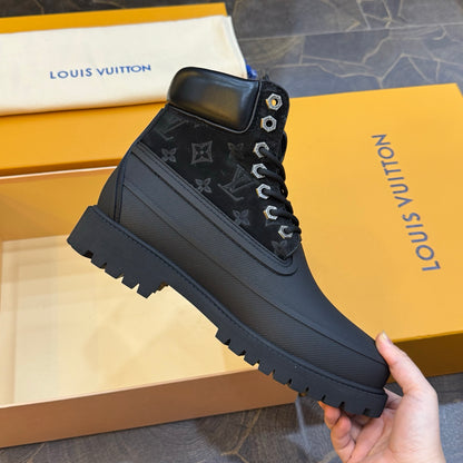 LU Boots 46