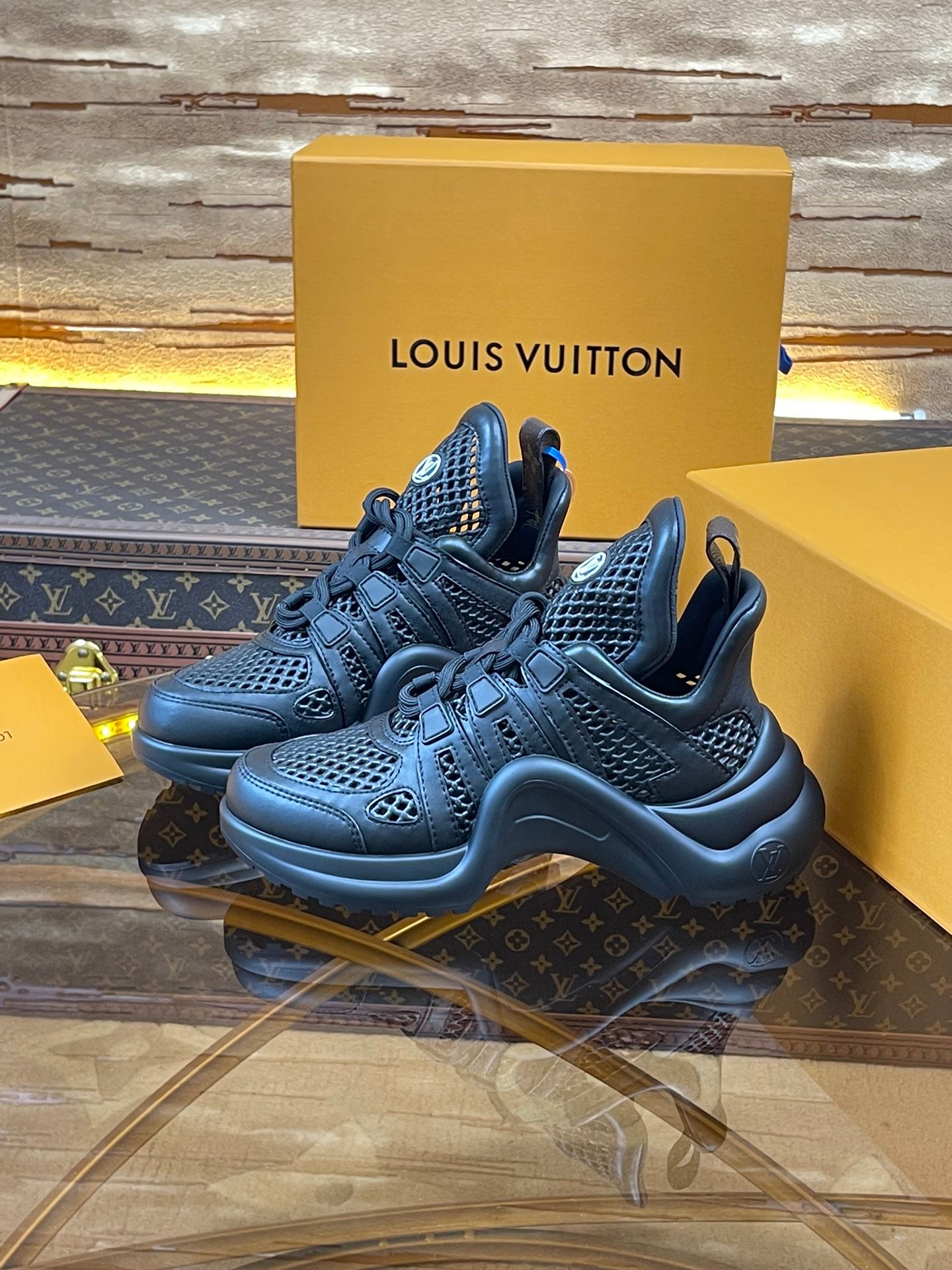 LU ARCH Sneakers