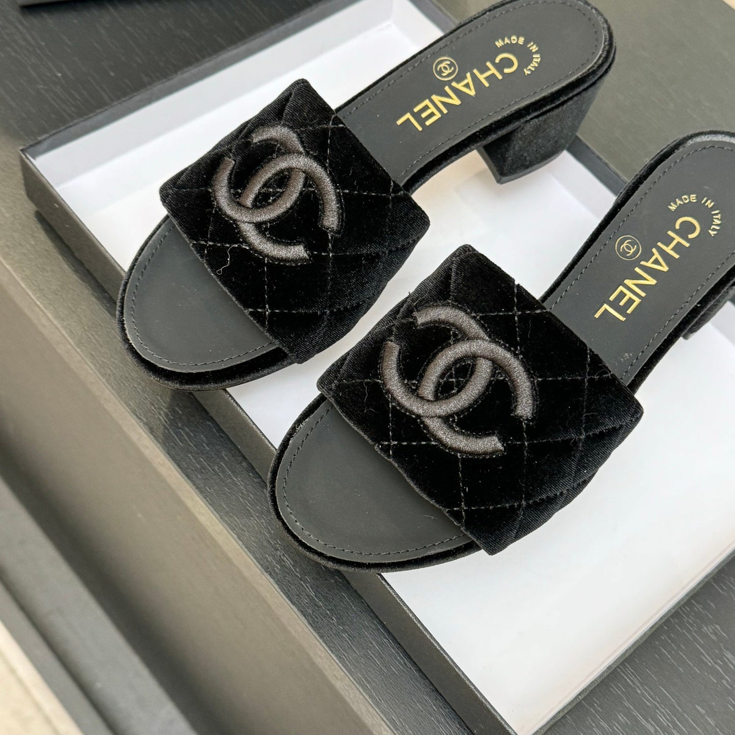 CHL  Slippers Sandals 2 Color's Woman