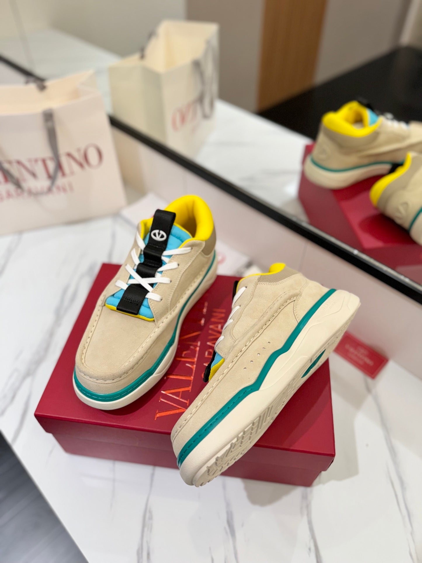 CV Sneakers  Color's  2 Color's