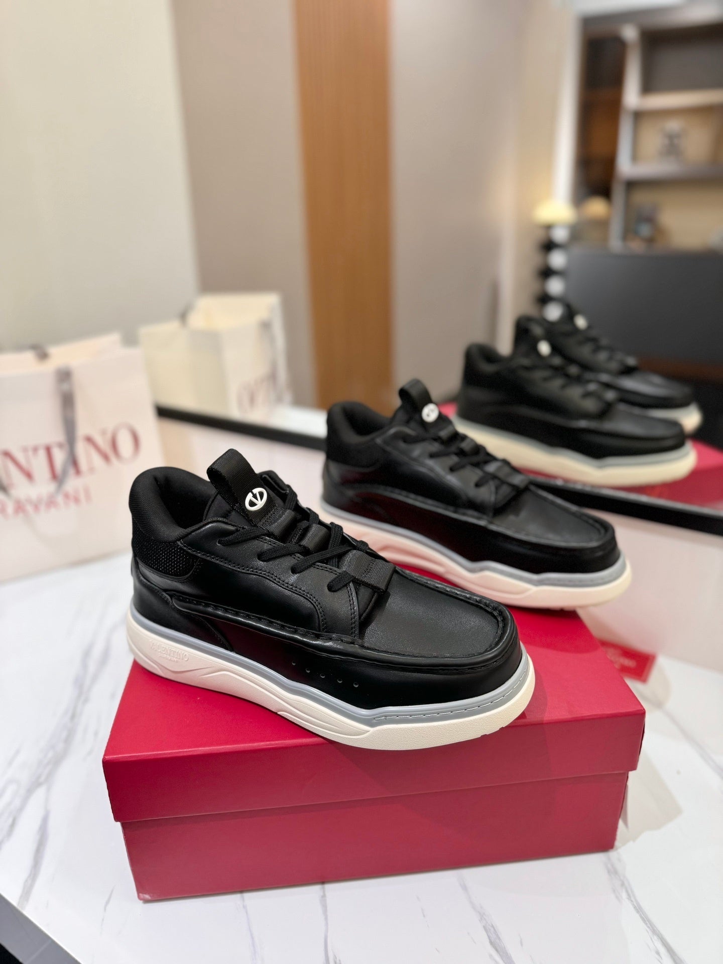 CV Sneakers  Color's  2 Color's