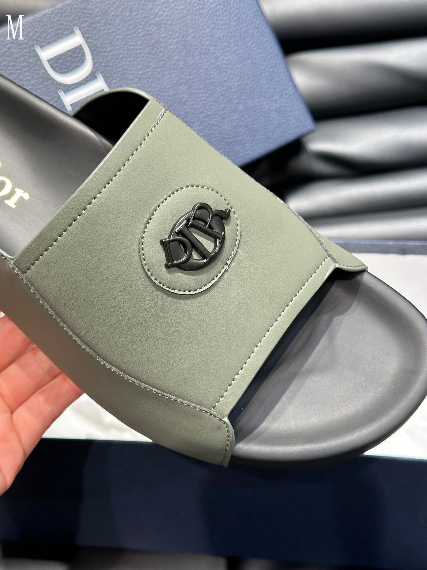 CHD Slippers   Man 4 Color's