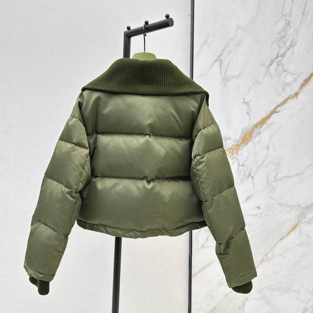 GU  fine nylon gabardine puffer jacket  Woman