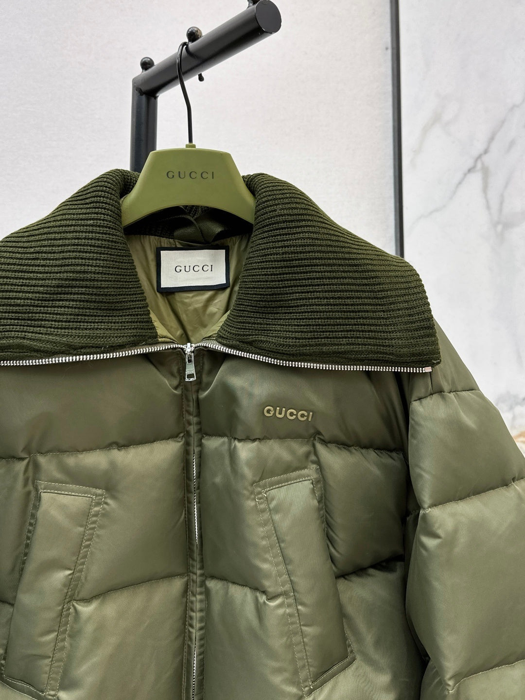 GU  fine nylon gabardine puffer jacket  Woman