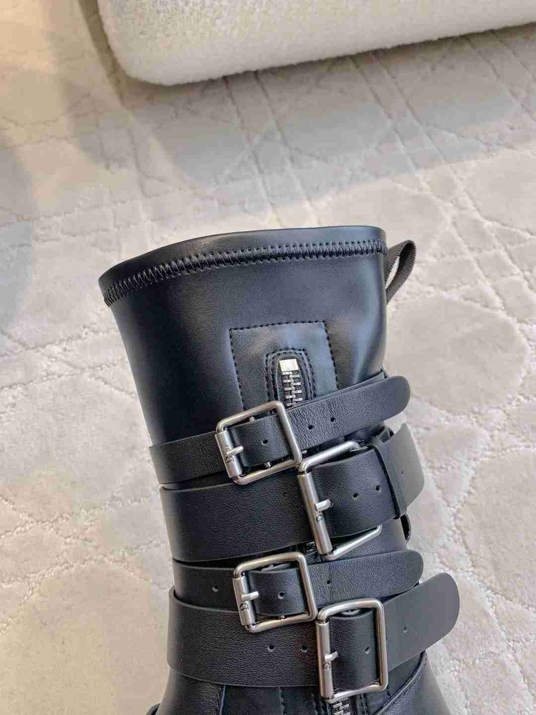 CHD  Woman Boots