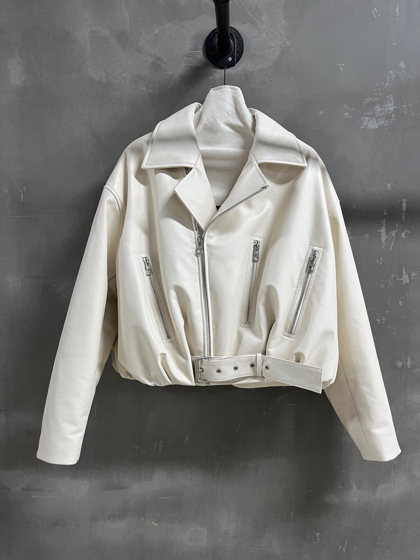 LOEVE Leather  Jacket  Woman 2 Color's