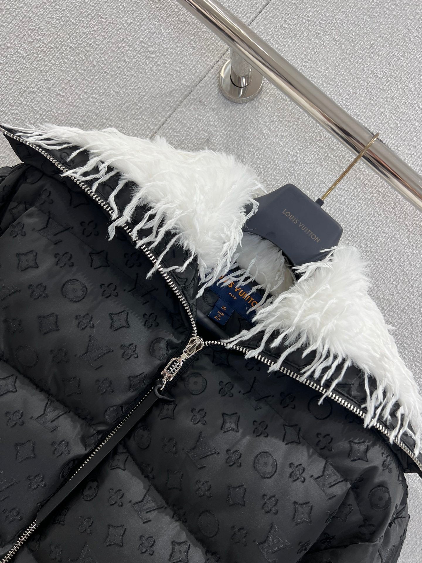 LU Woman Feather Collar Puffer Jacket Limited 25/26 IOFF