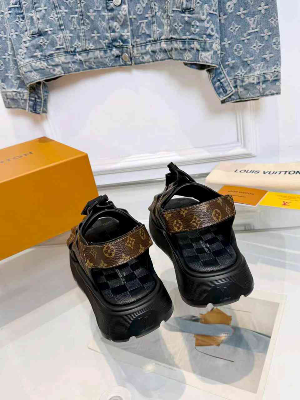 LU Sandals  Woman 42