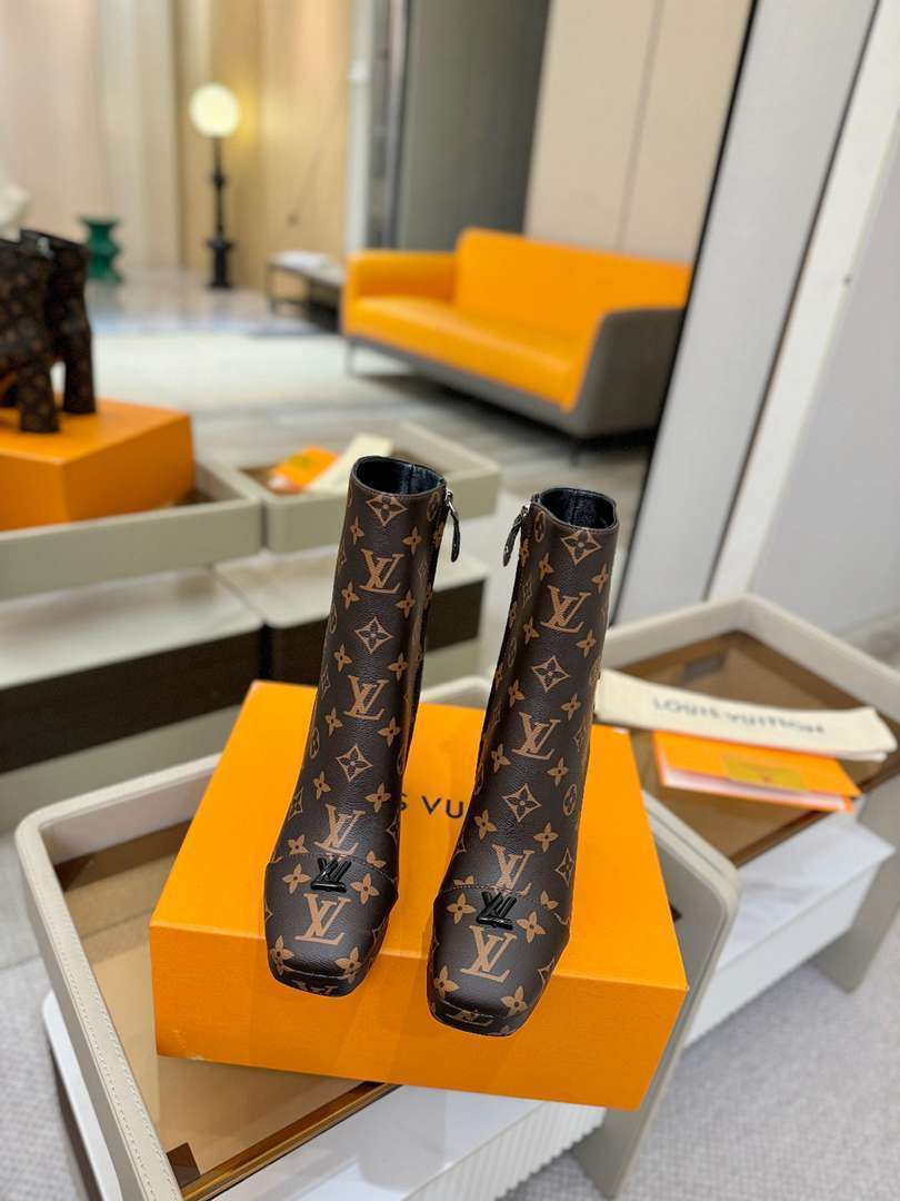 LU Low Boots High Heels