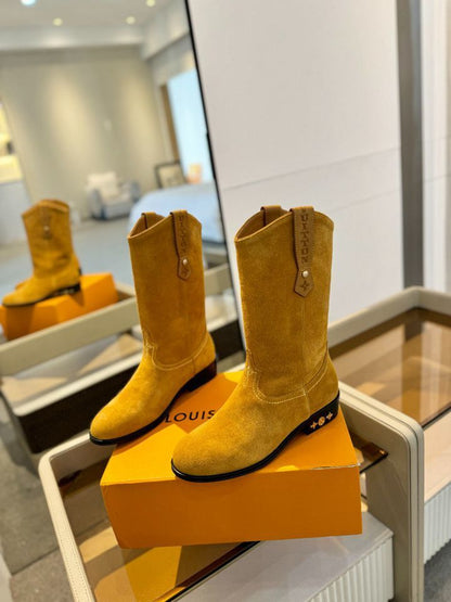 LU  Suede Boots Woman