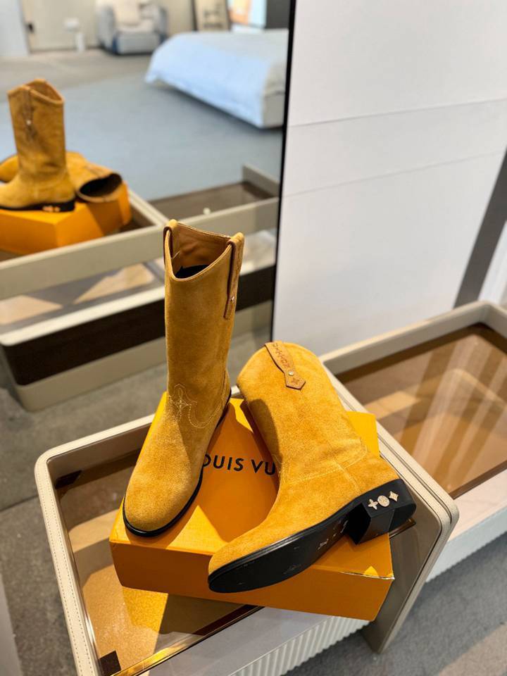 LU  Suede Boots Woman