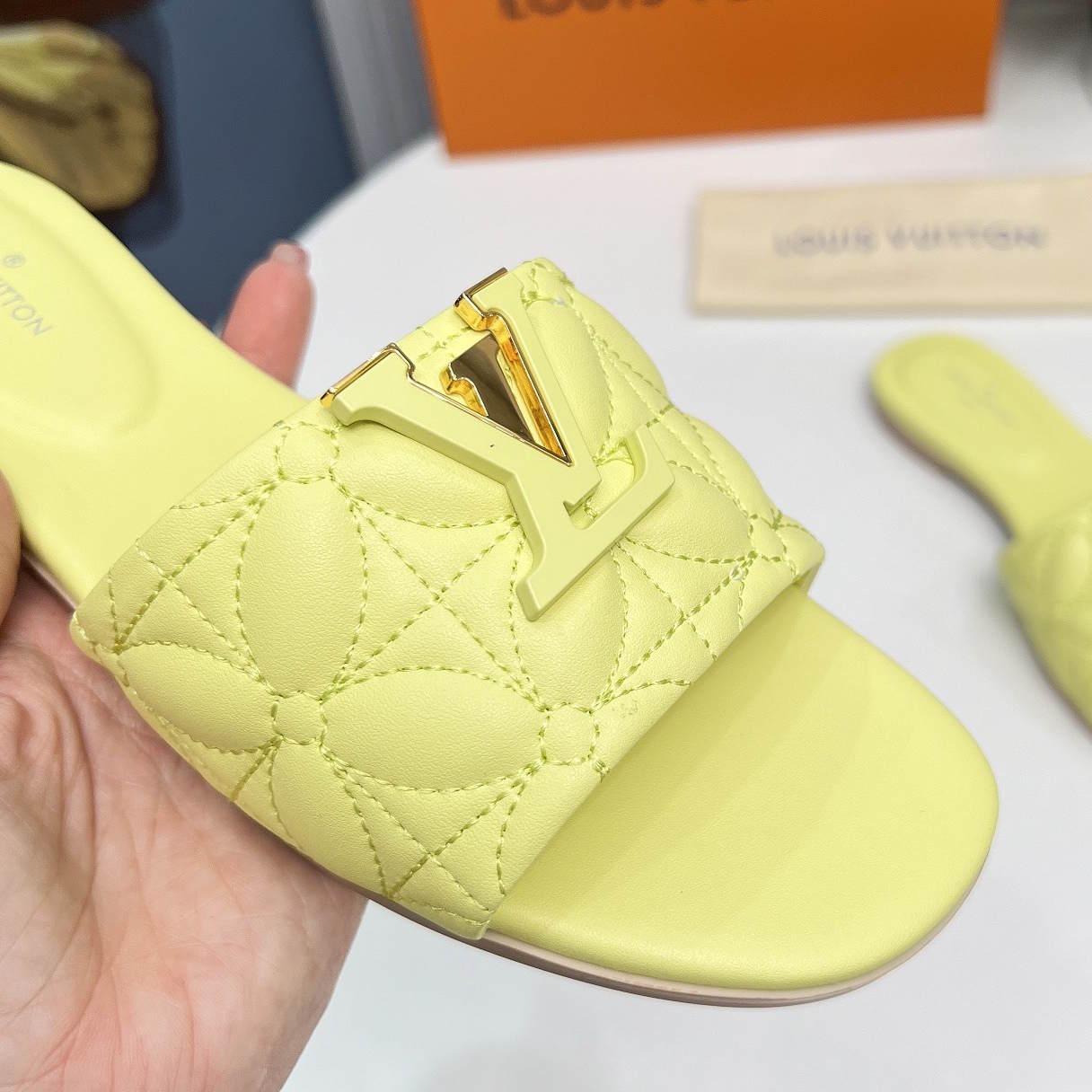 LU  Slippers  4 Color's Woman 42