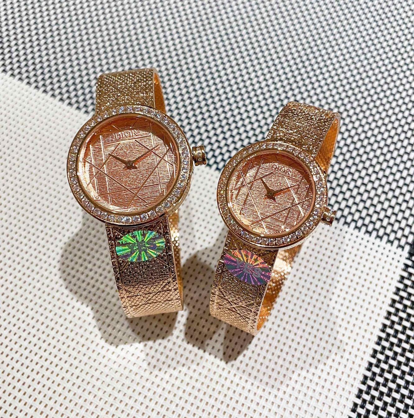 CHD Woman Watches 7 Color's 2 size's