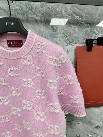 GU woman Sweater