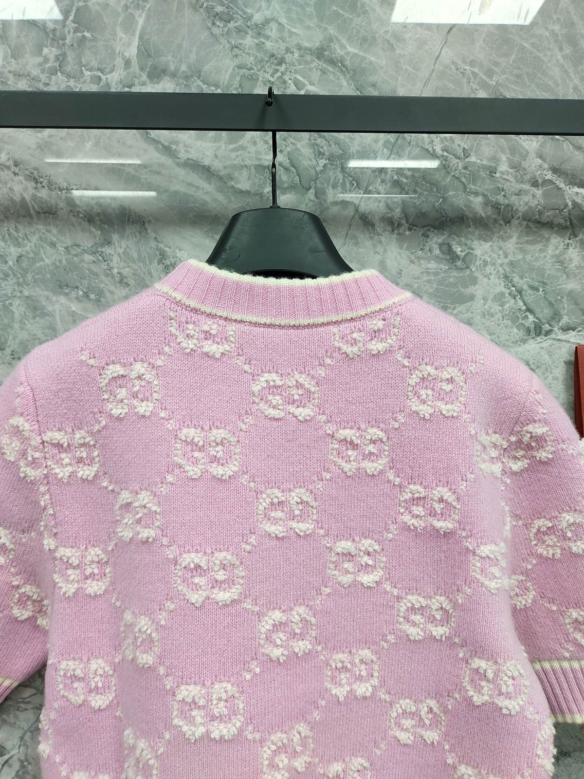 GU woman Sweater