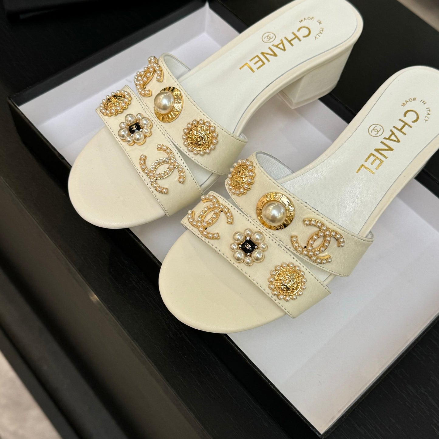 CHL Slippers 2 Color's Woman