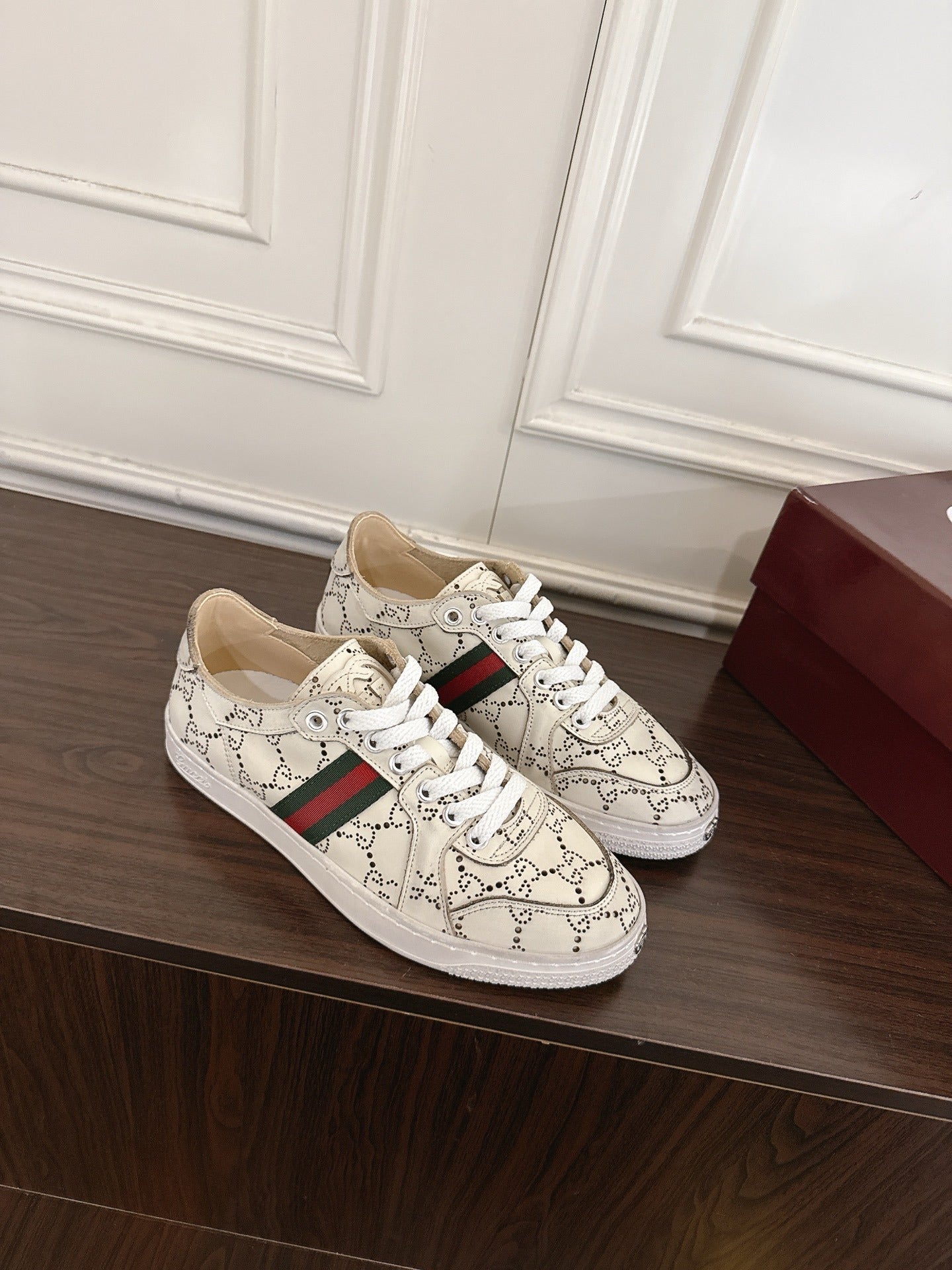 GU Sneakers Woman