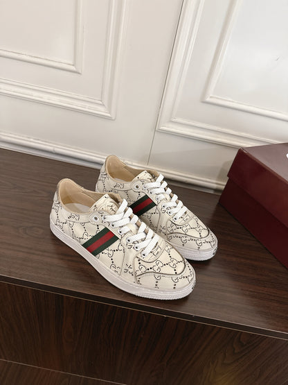 GU Sneakers Woman