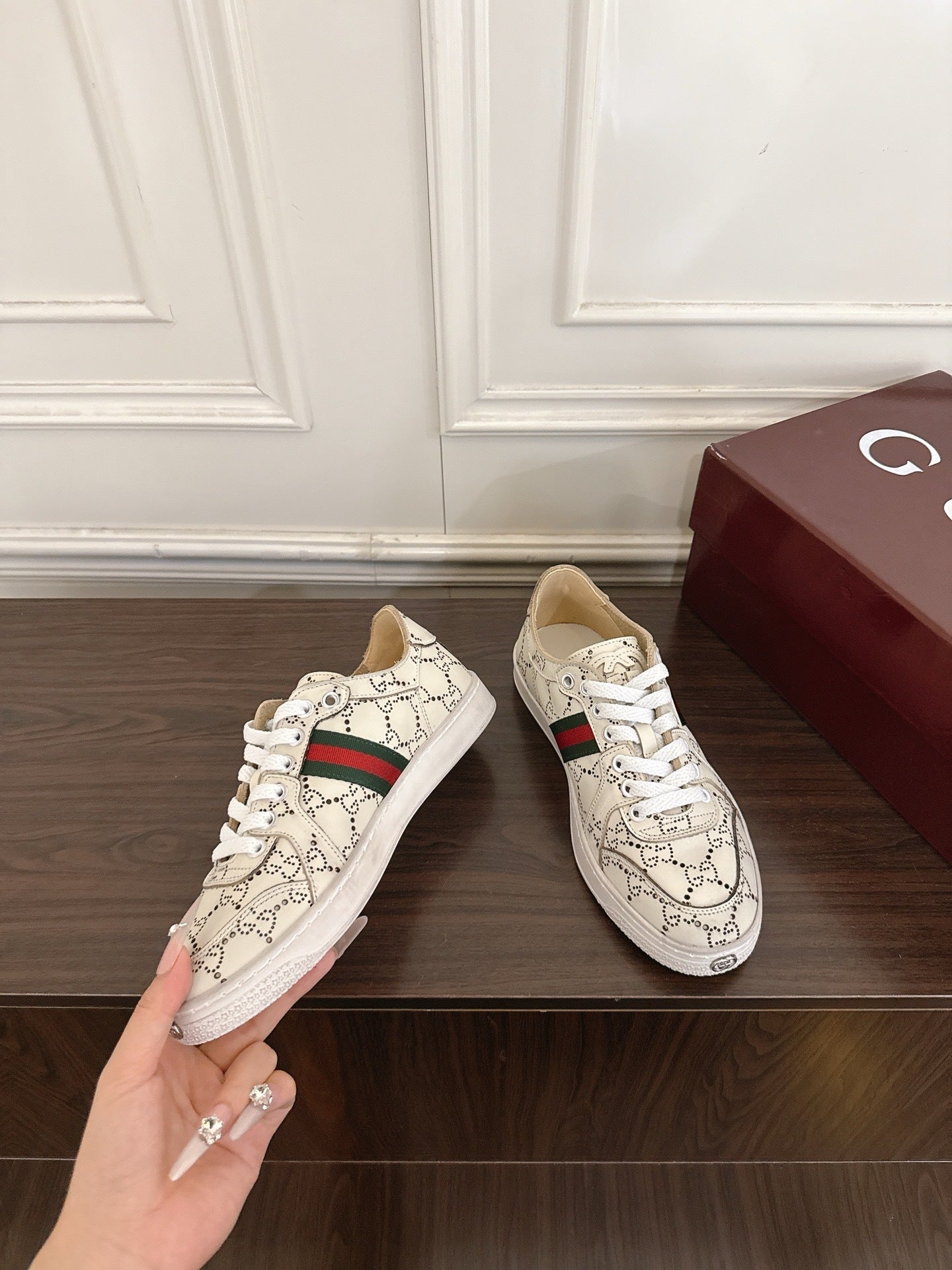 GU Sneakers Woman