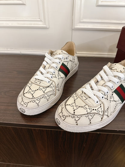 GU Sneakers Woman