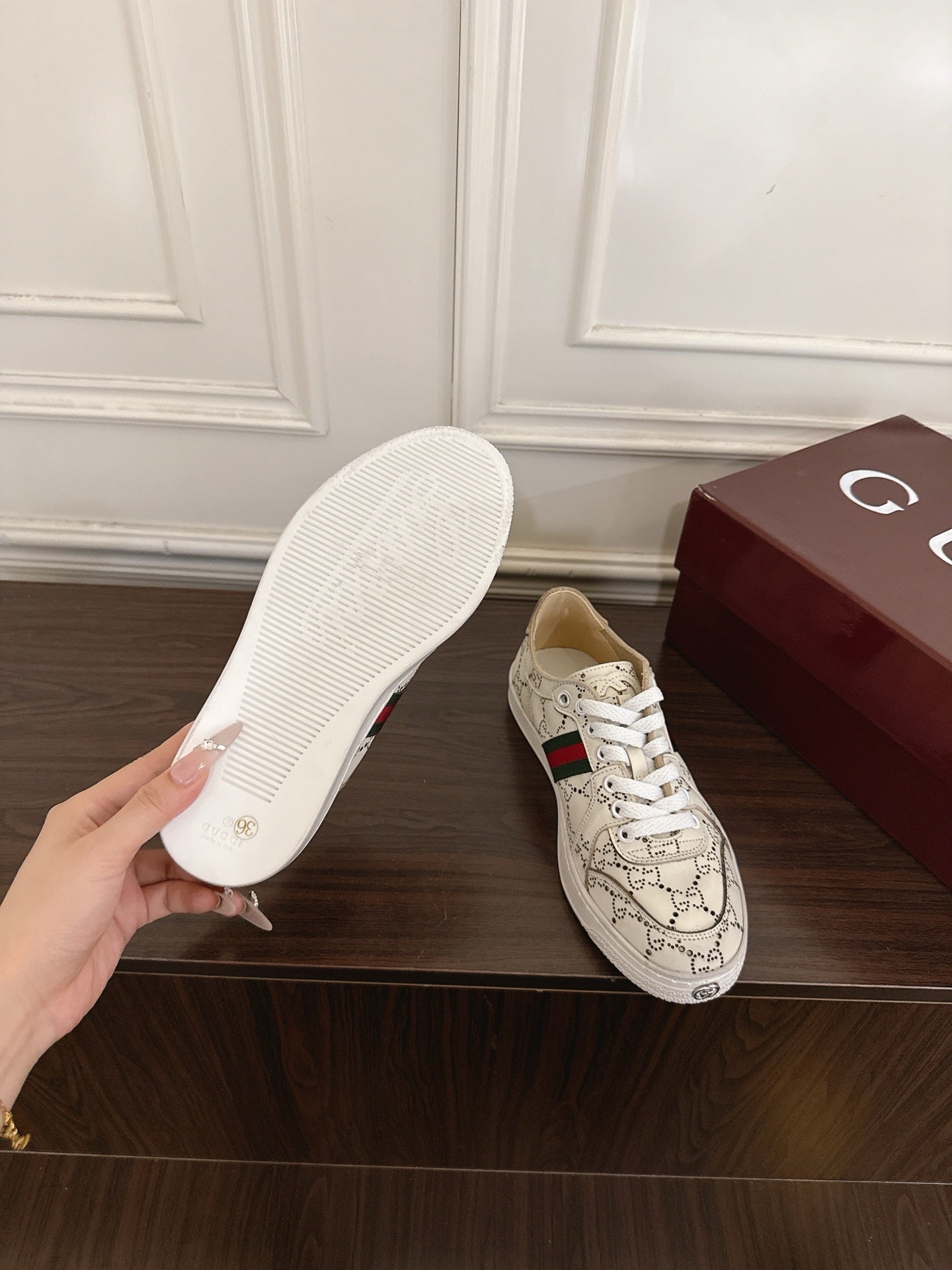 GU Sneakers Woman