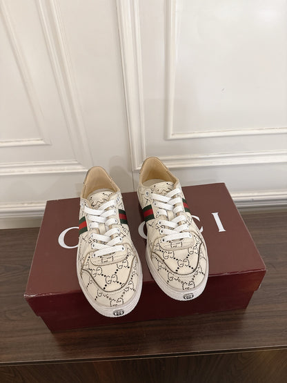 GU Sneakers Woman