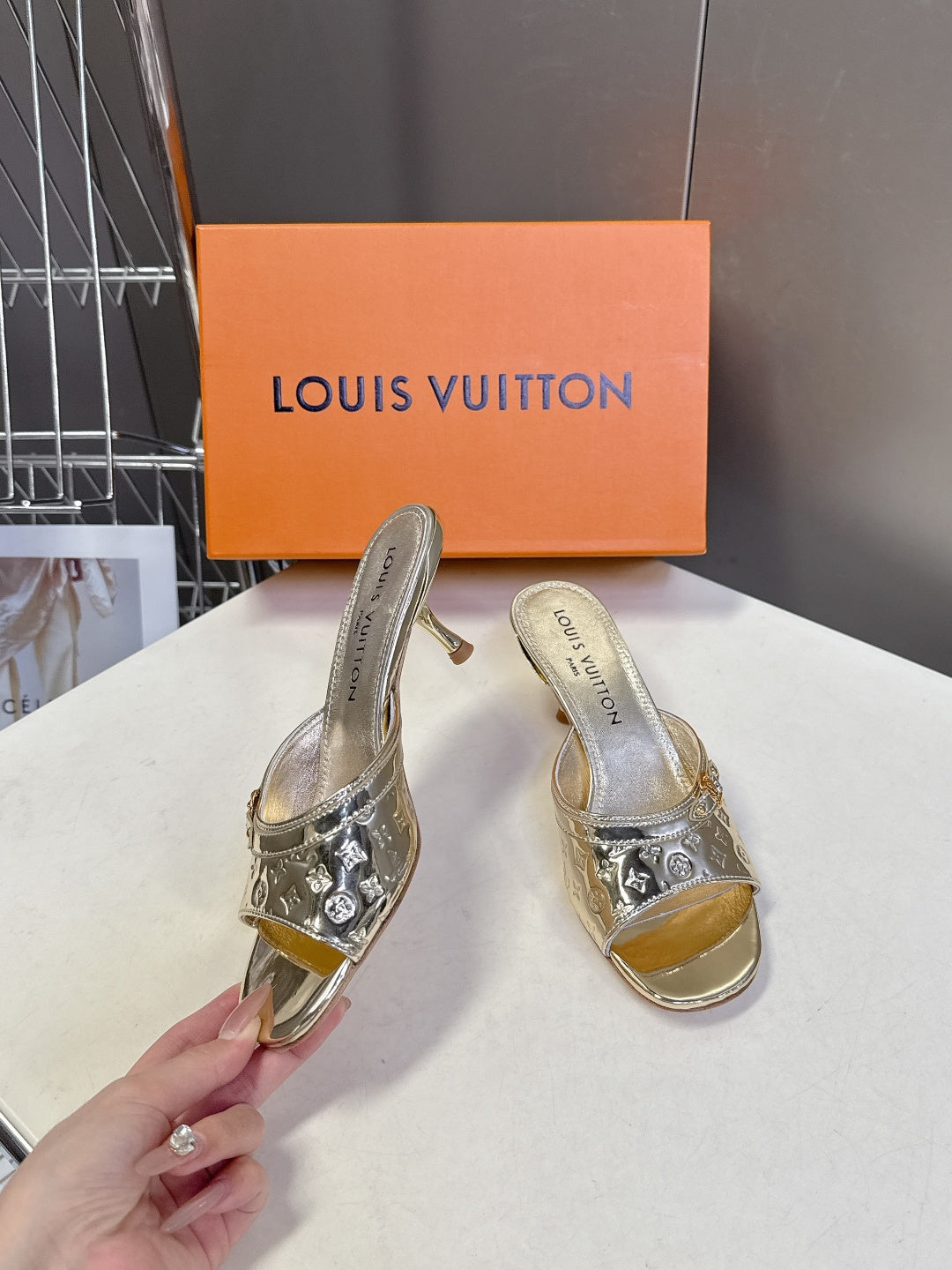 LU  slippers sandals  Woman 2 Color's