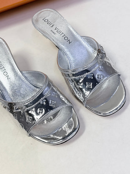 LU  slippers sandals  Woman 2 Color's