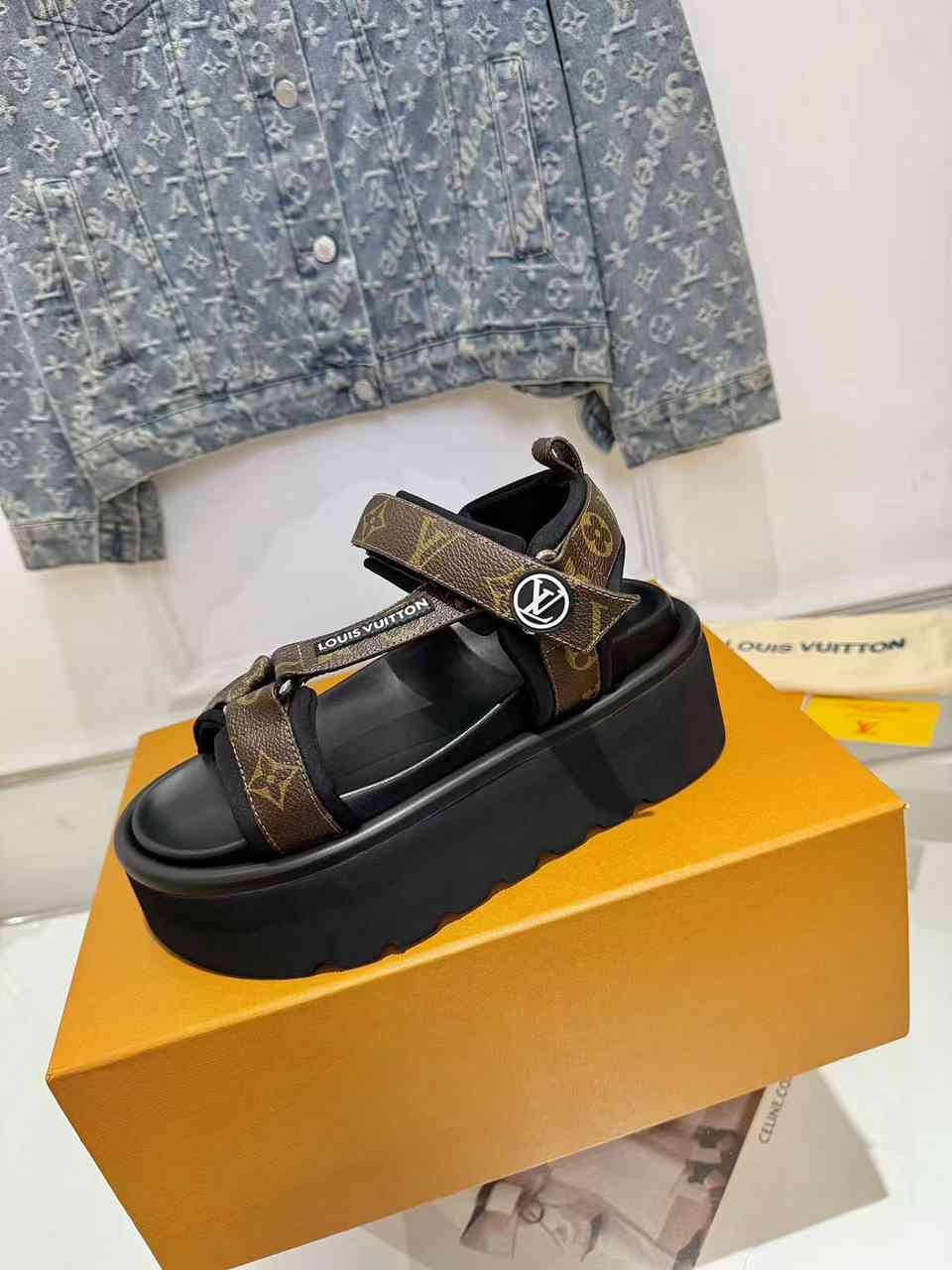 LU Sandals  Woman 42