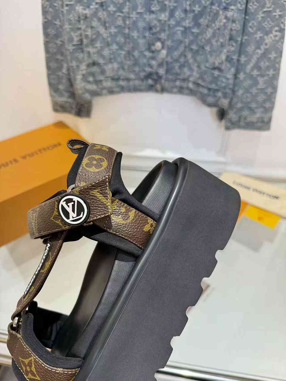 LU Sandals  Woman 42