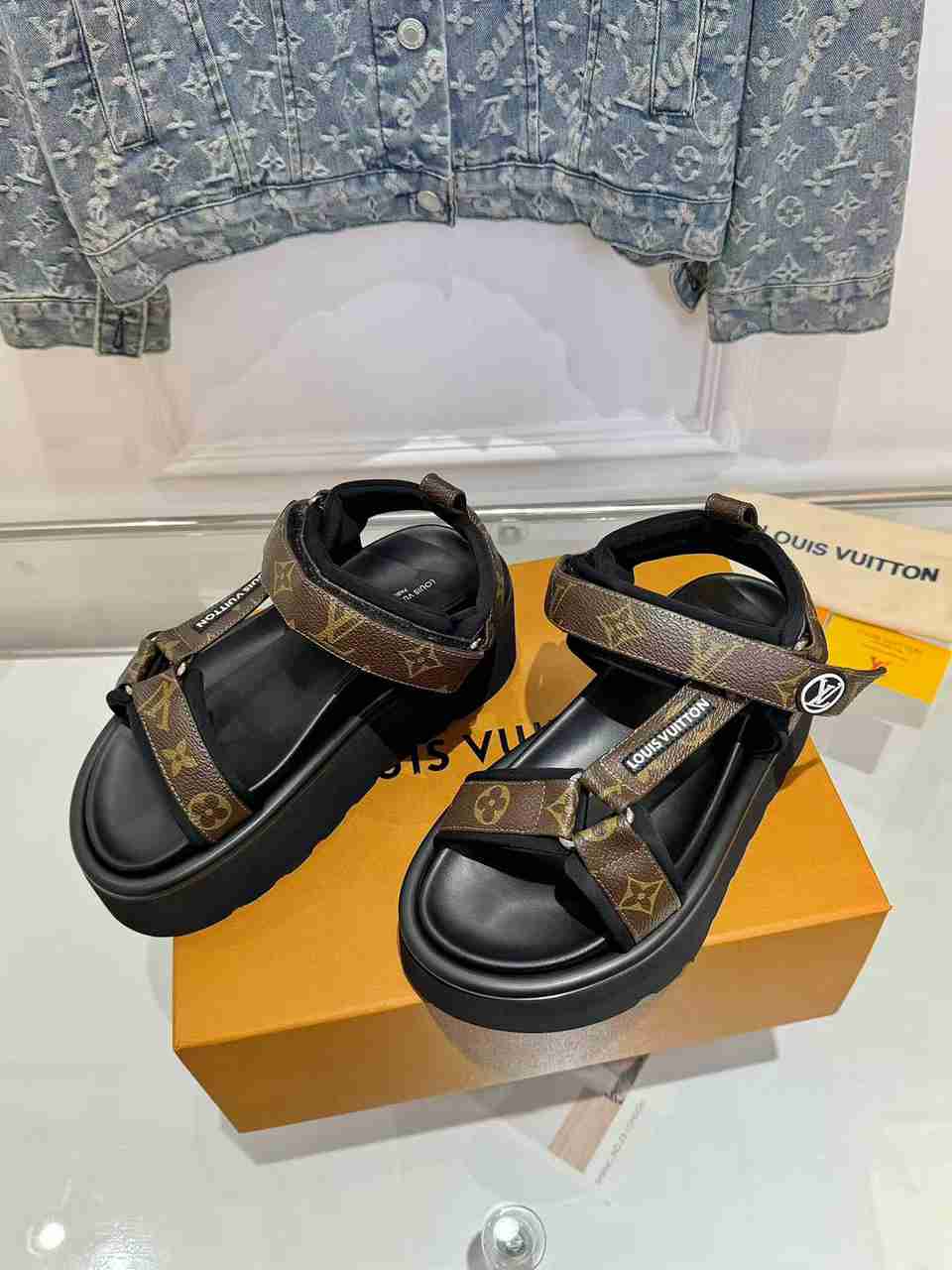 LU Sandals  Woman 42