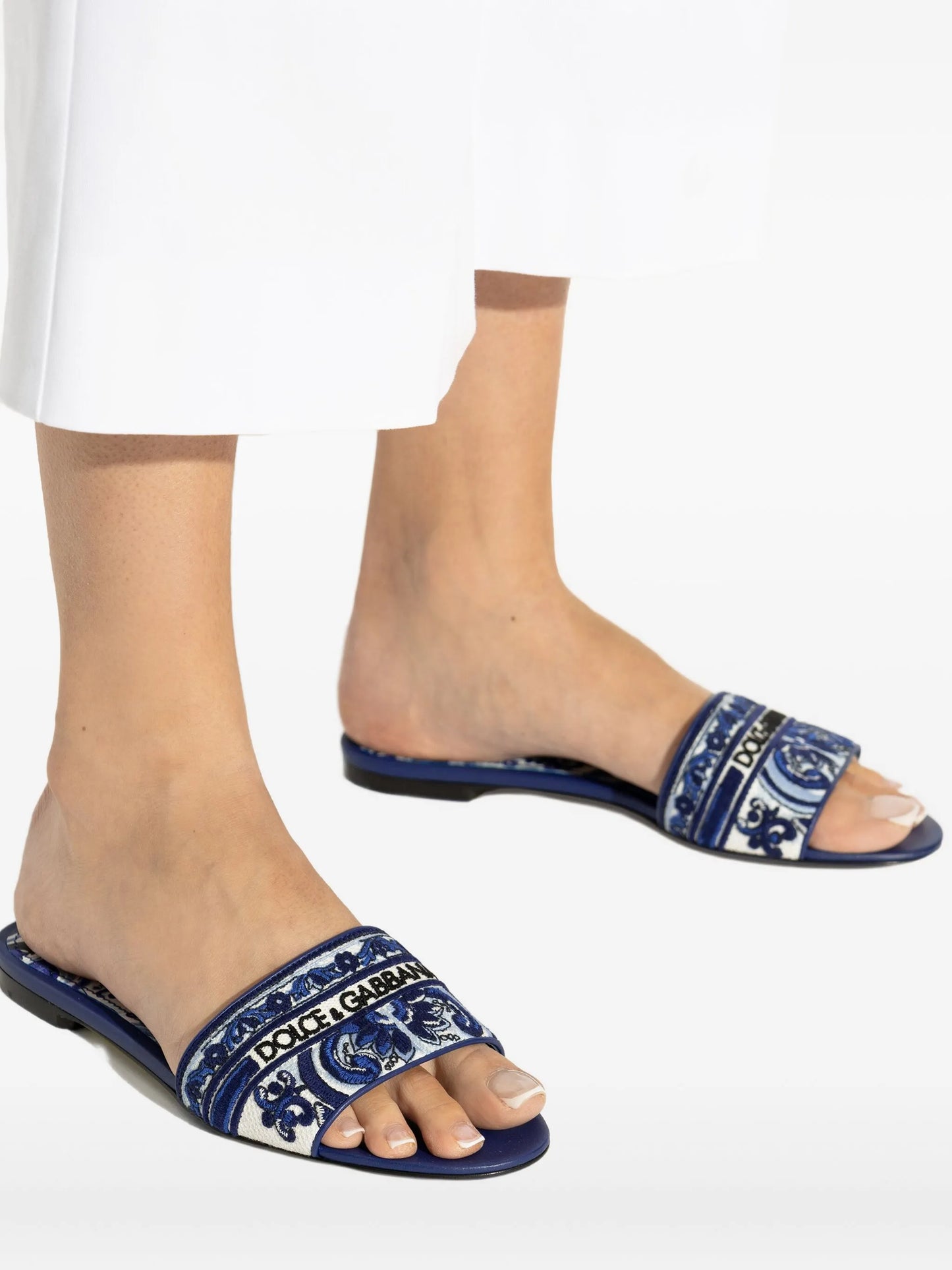 G D Slippers Woman