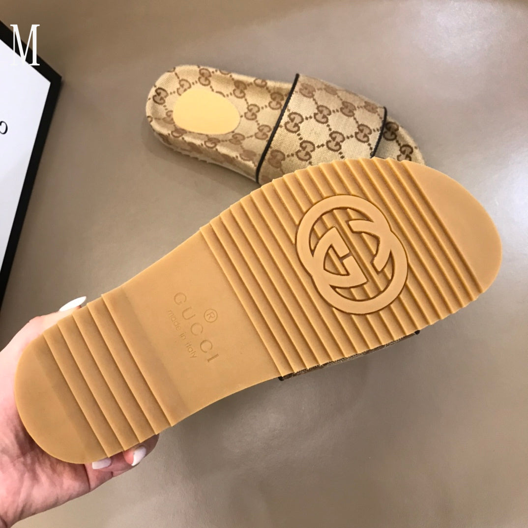 GU Slippers   Man