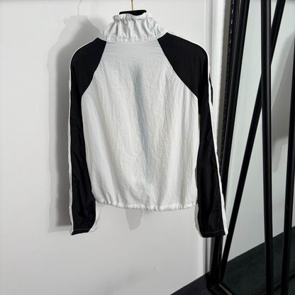CHL  Woman  windbreak