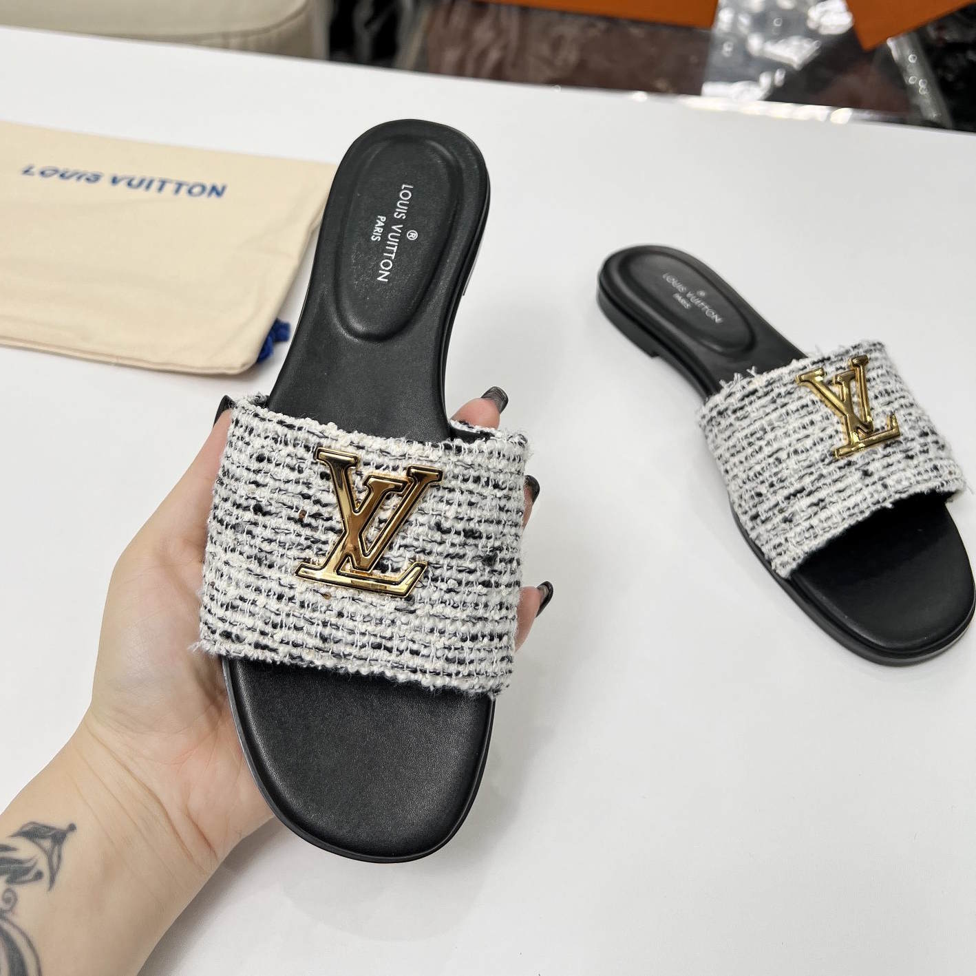LU  Slippers  2 Color's Woman 42