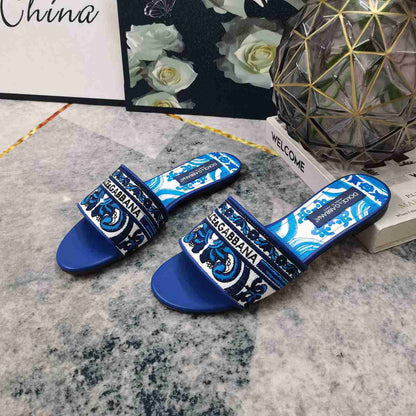 G D Slippers Woman