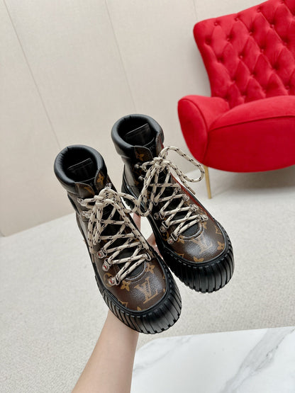 LU Boots Woman