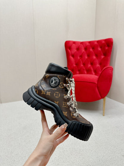 LU Boots Woman