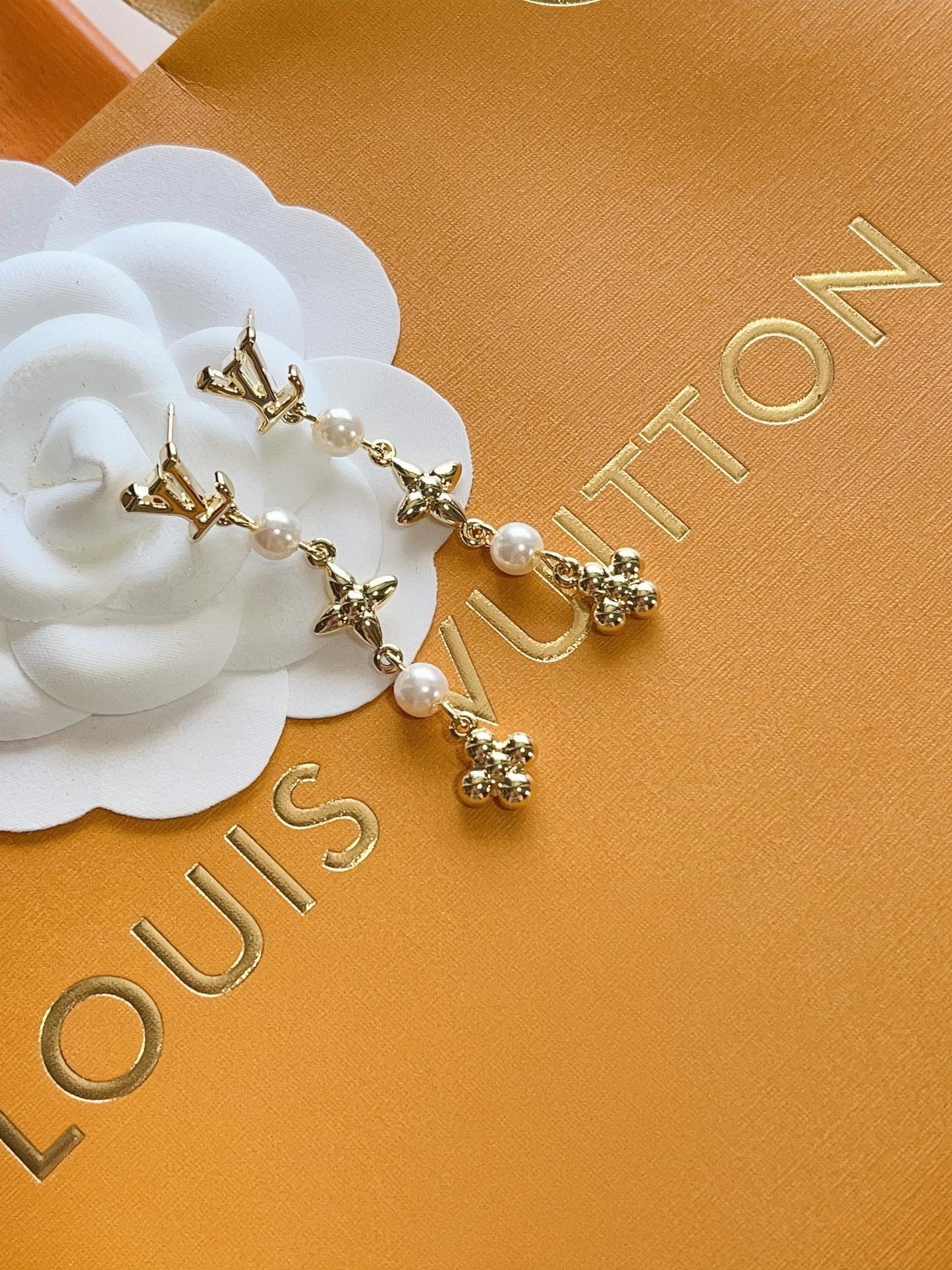 LU Fashion earrings  SALE-min order required