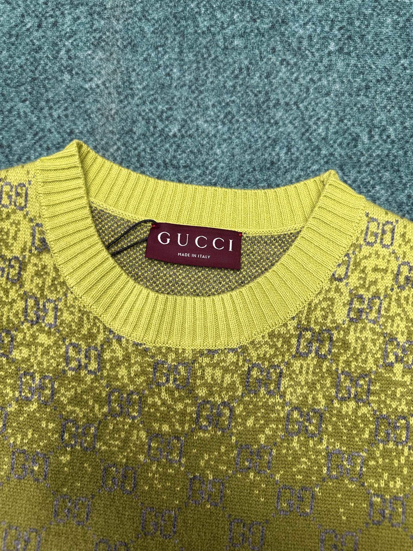 GU Multi color Sweater Man