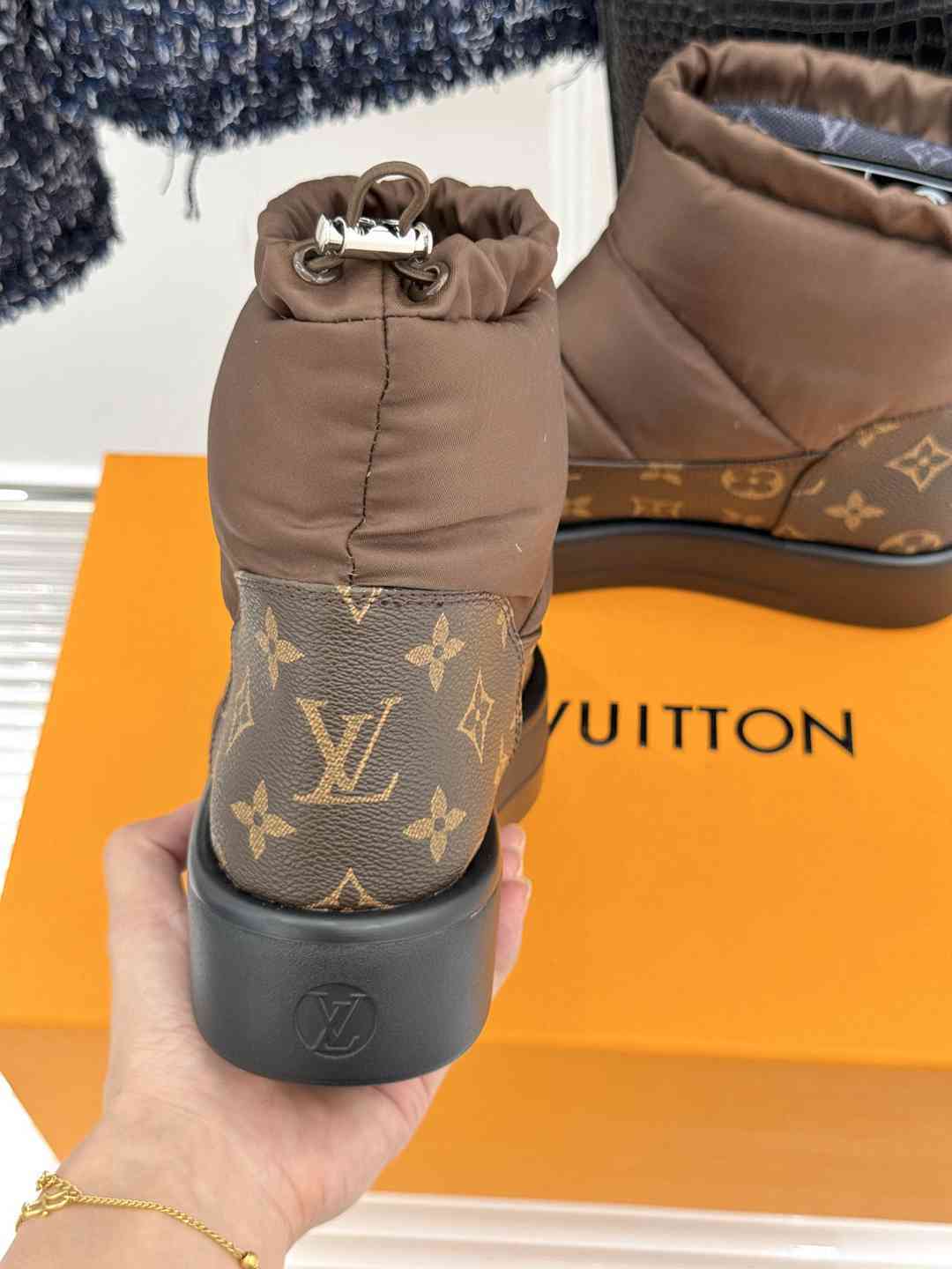 LU Nylon vs UGG Boots 2 Color's 42