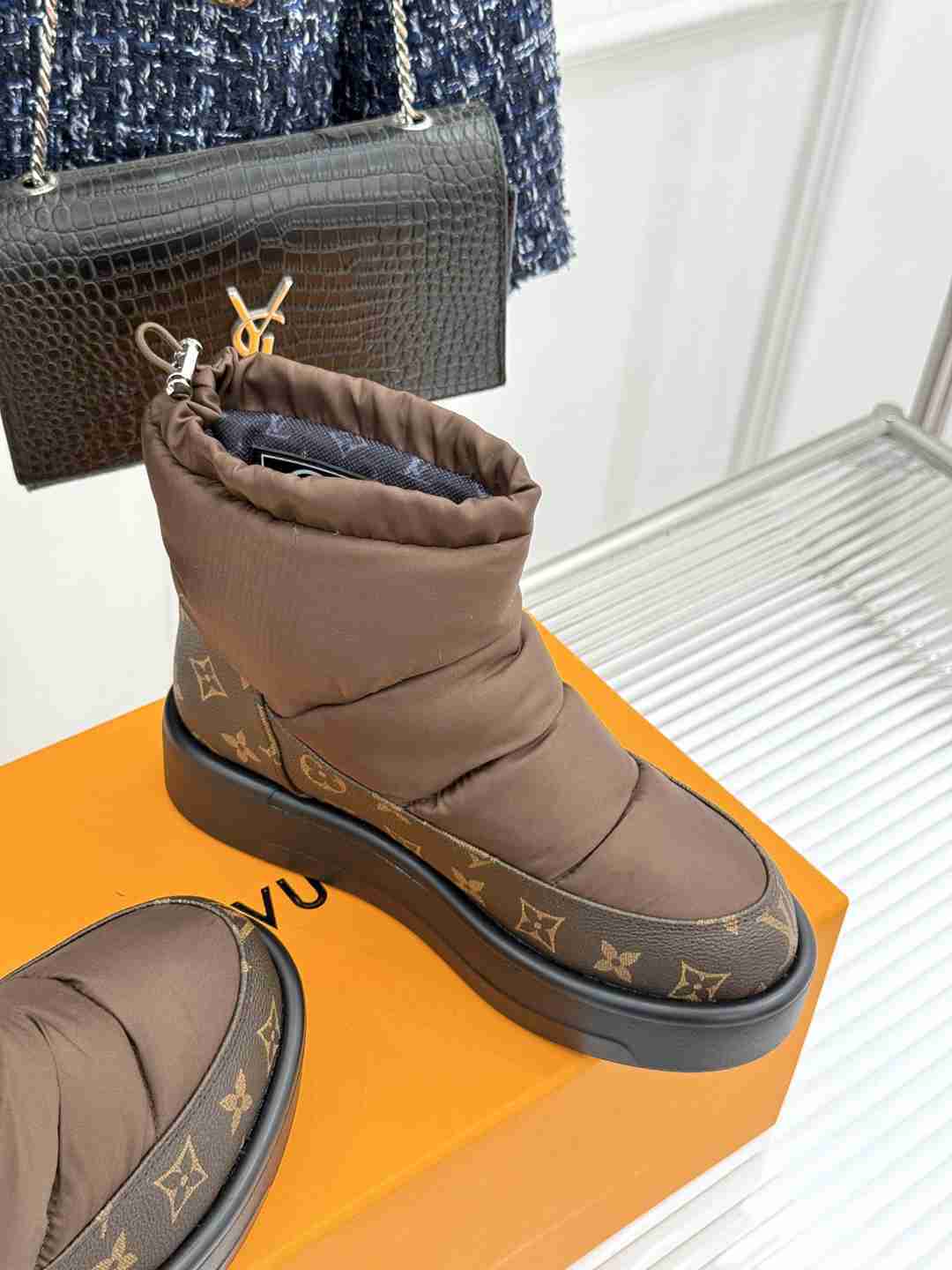 LU Nylon vs UGG Boots 2 Color's 42