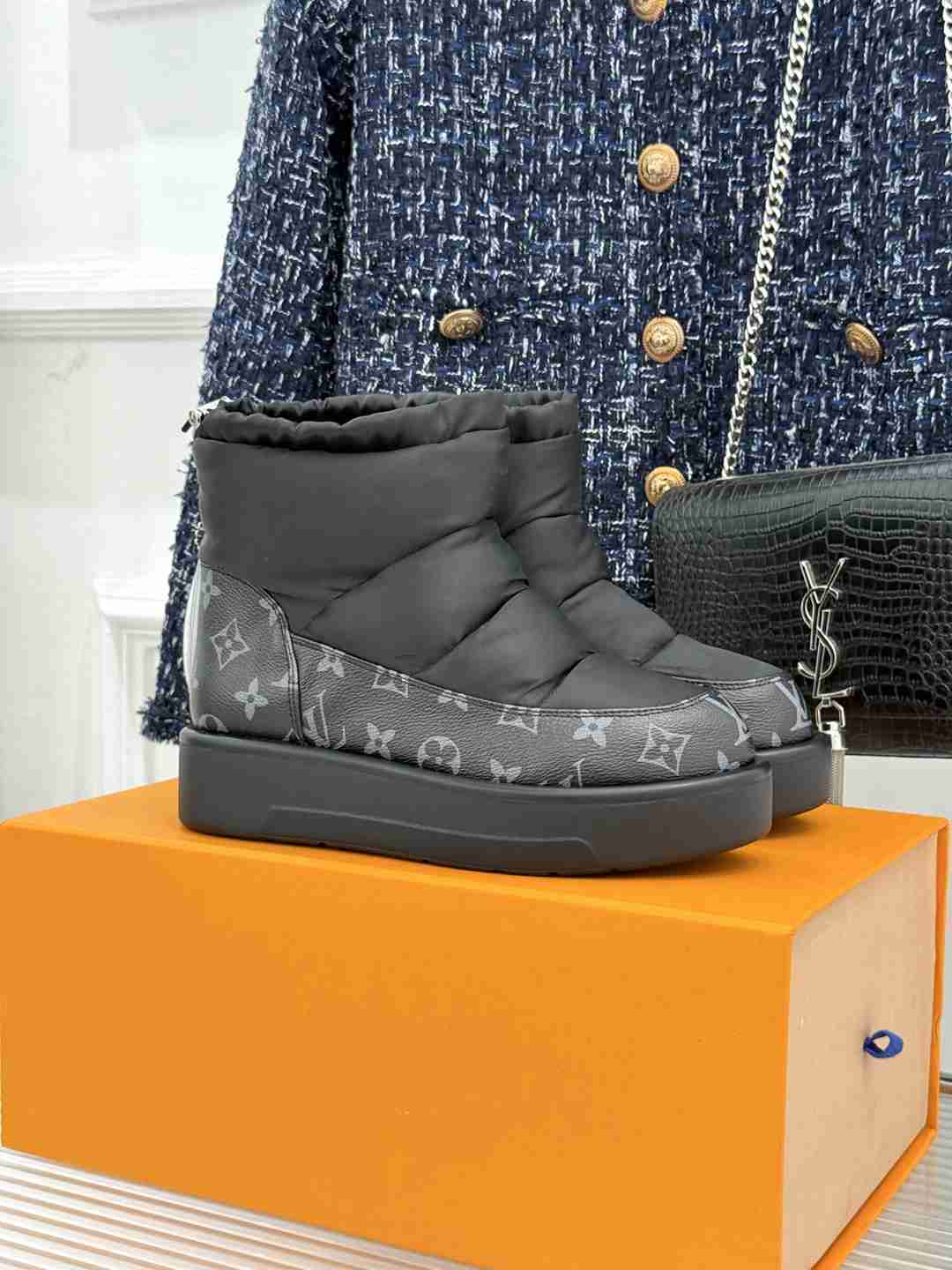 LU Nylon vs UGG Boots 2 Color's 42