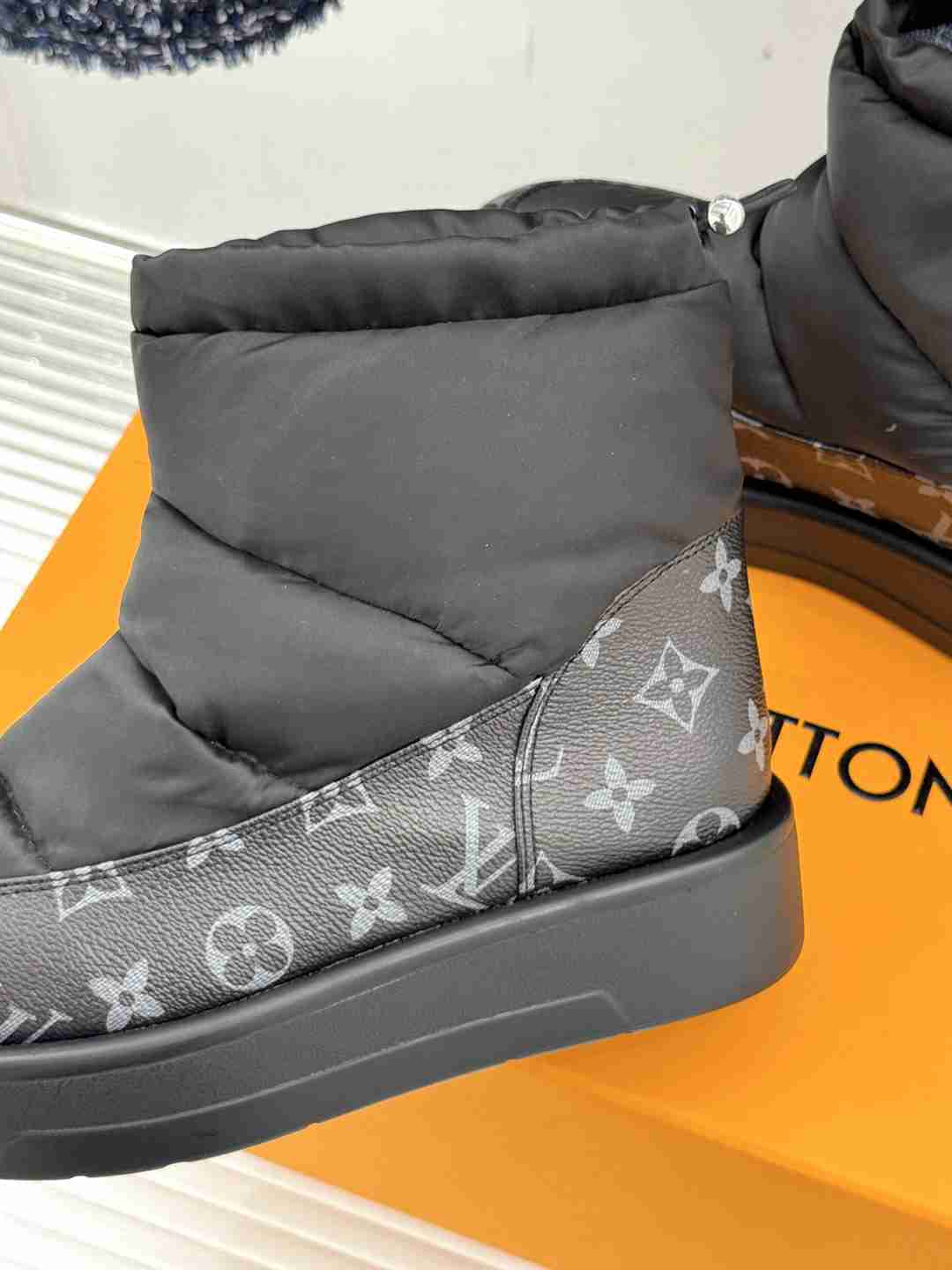 LU Nylon vs UGG Boots 2 Color's 42