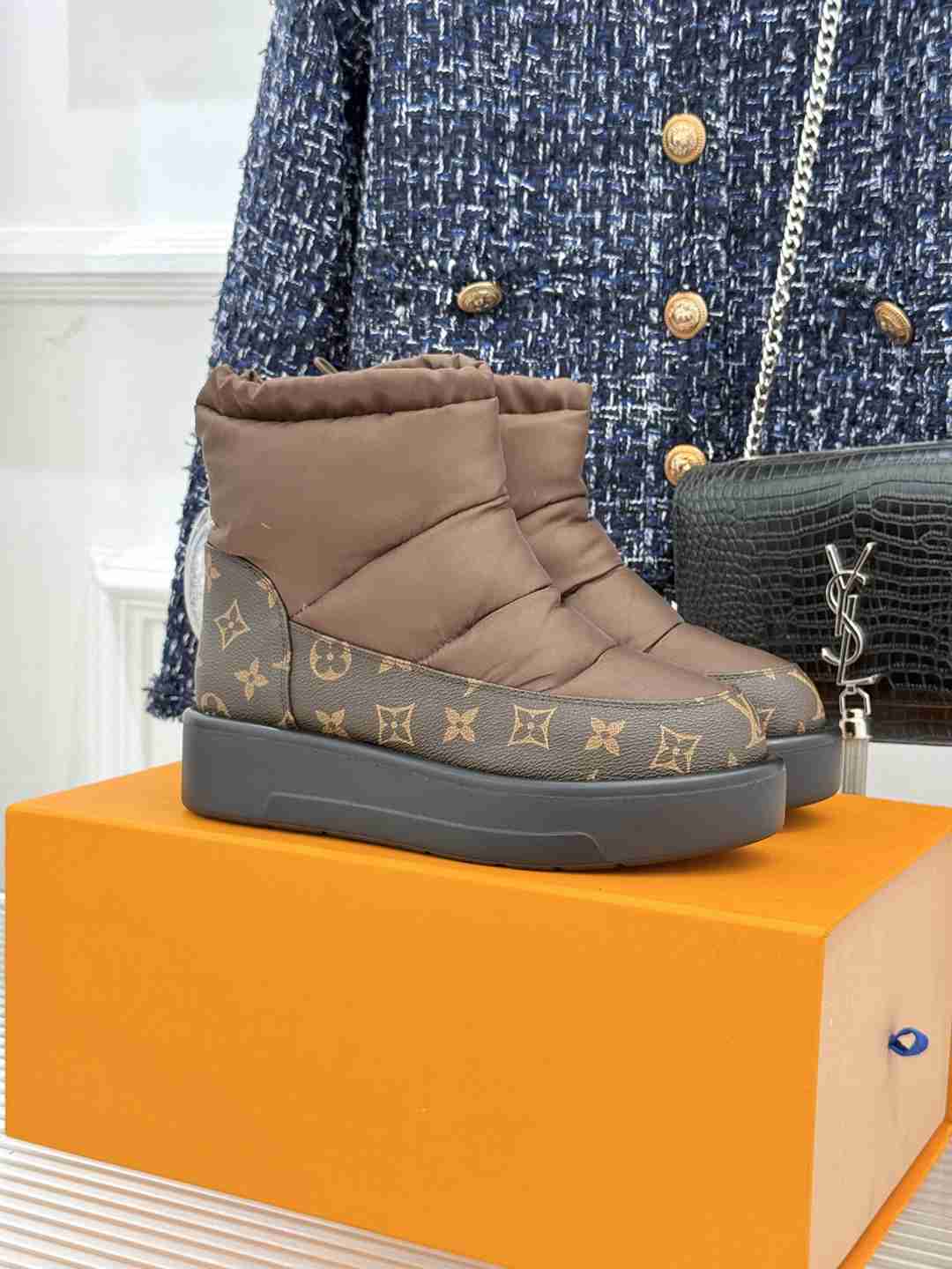 LU Nylon vs UGG Boots 2 Color's 42